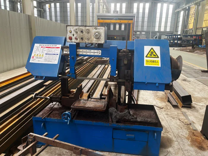 Ruiding fabrication and cutting equipment in the workshop
